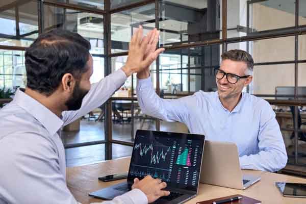 Verkäuferteam nach erfolgreichem Solution Selling
